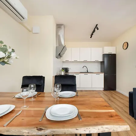 Lipinskiego 16 Komfortowy Z Parkingiem By Renters Apartment *